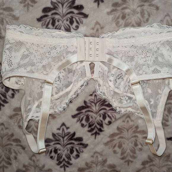 Victoria's Secret Elegant Lace Underwire Bra - Cream 36DDD - Picture 3 of 7